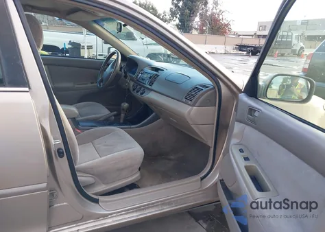 2002 Toyota Camry Le z USA, uszkodzony, nr VIN 4T1BE32K32U008112